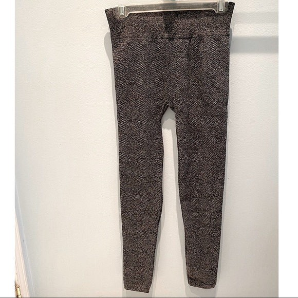 ‼️🚫 SOLD elsewhere 🚫‼️  Ardene • Legging with 3D design — Super-soft - Picture 2 of 9